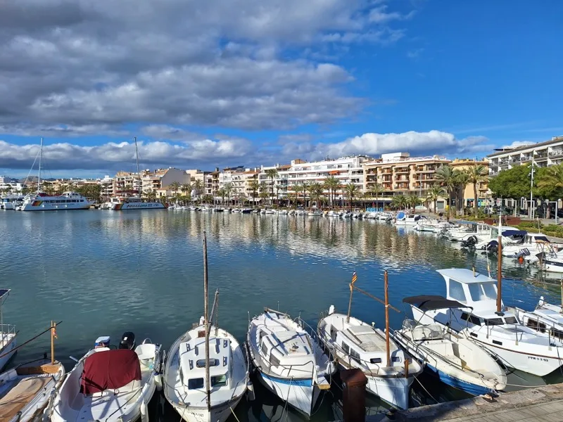 Port d'Alcúdia Mallorca – modernes Terminal, direkt am Nordstrand