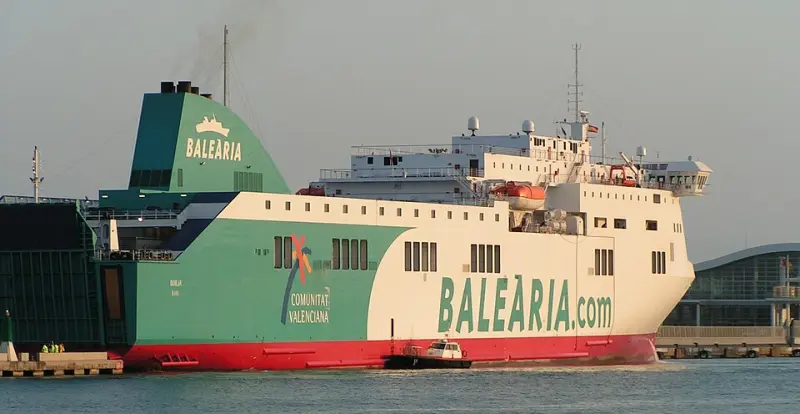 Fähre im Hafen von Barcelona – Überfahrt nach Mallorca