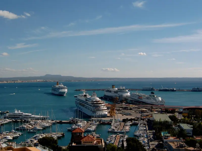 Hafen Palma de Mallorca – Blick auf den Fähranleger