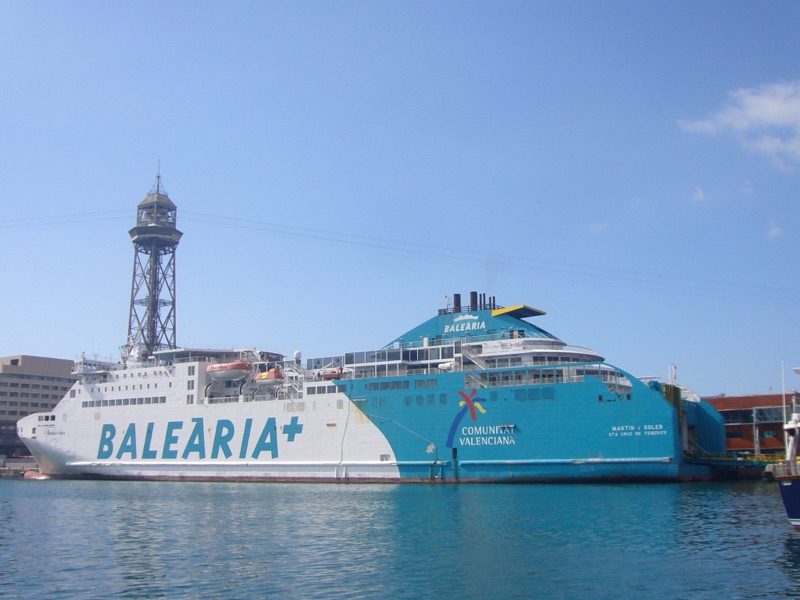 Baleària-Fähre Martin i Soler im Hafen von Barcelona