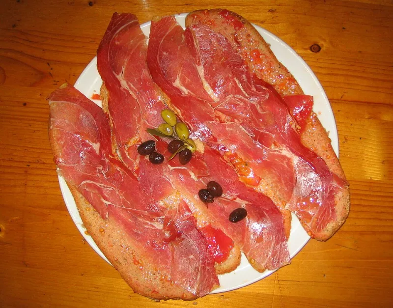 Pa amb oli – pain à la tomate et huile d'olive, spécialité typique de Majorque
