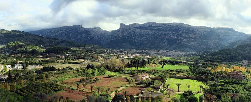 Panoramablick auf Sóller und die Serra de Tramuntana, Mallorca